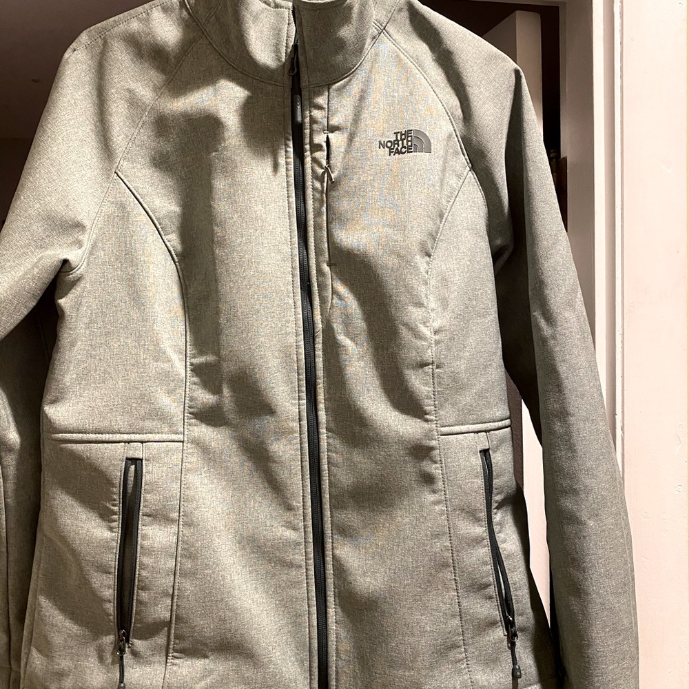 Womens NorthFace Windwall jacket 🧥